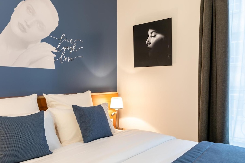 villa eiffel mademoiselle