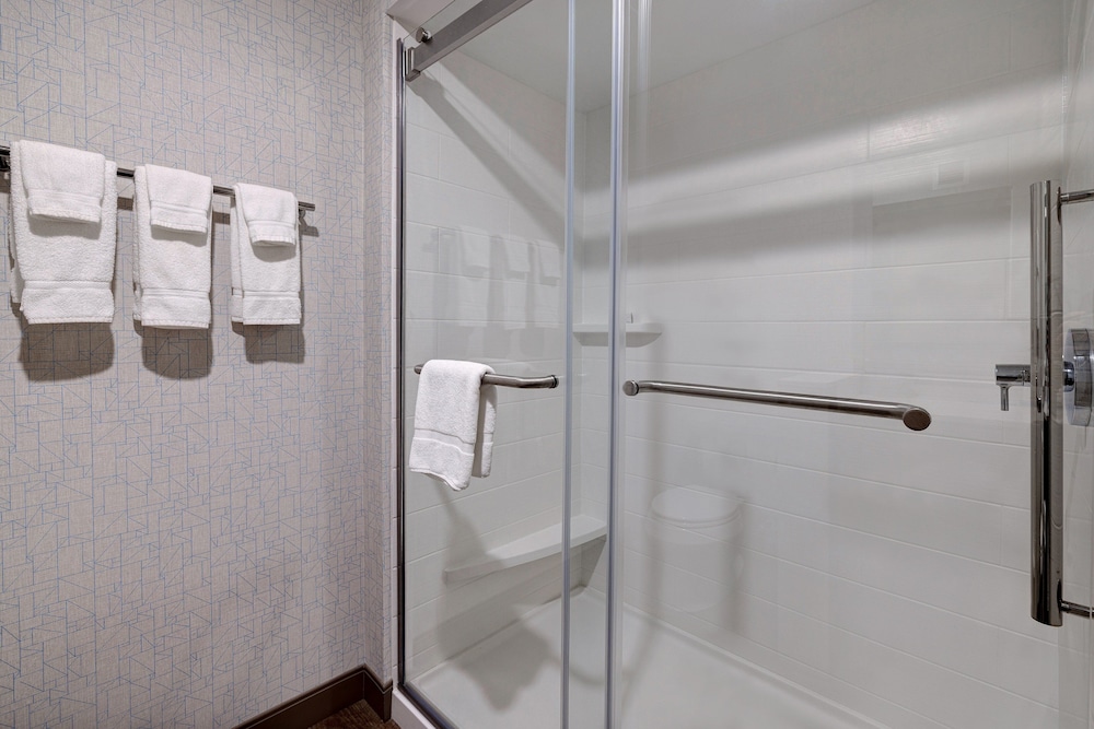 holiday inn express and suites brighton an ihg hotel