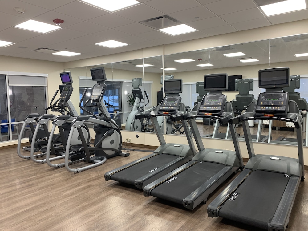 holiday inn express and suites brighton an ihg hotel