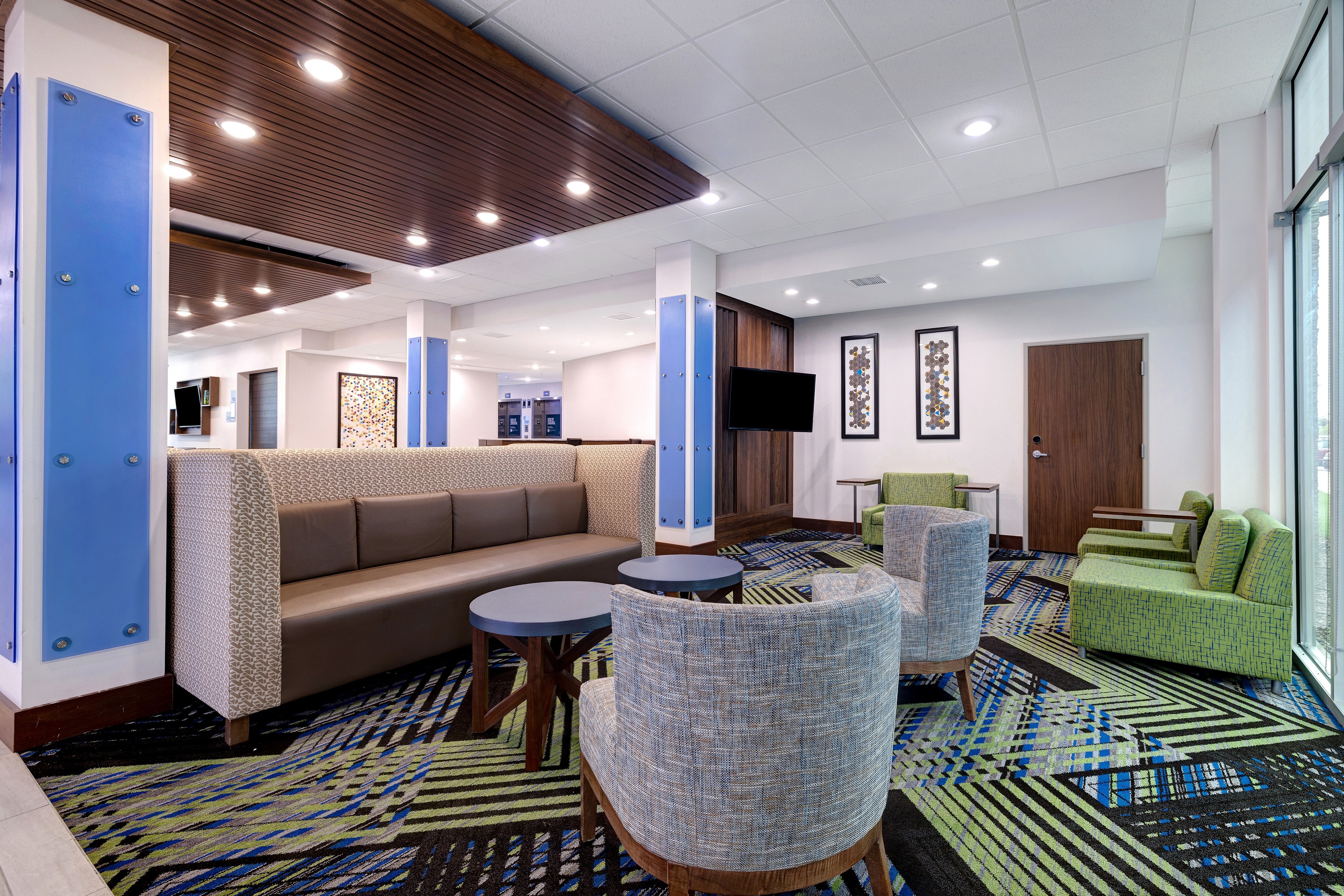 holiday inn express and suites brighton an ihg hotel