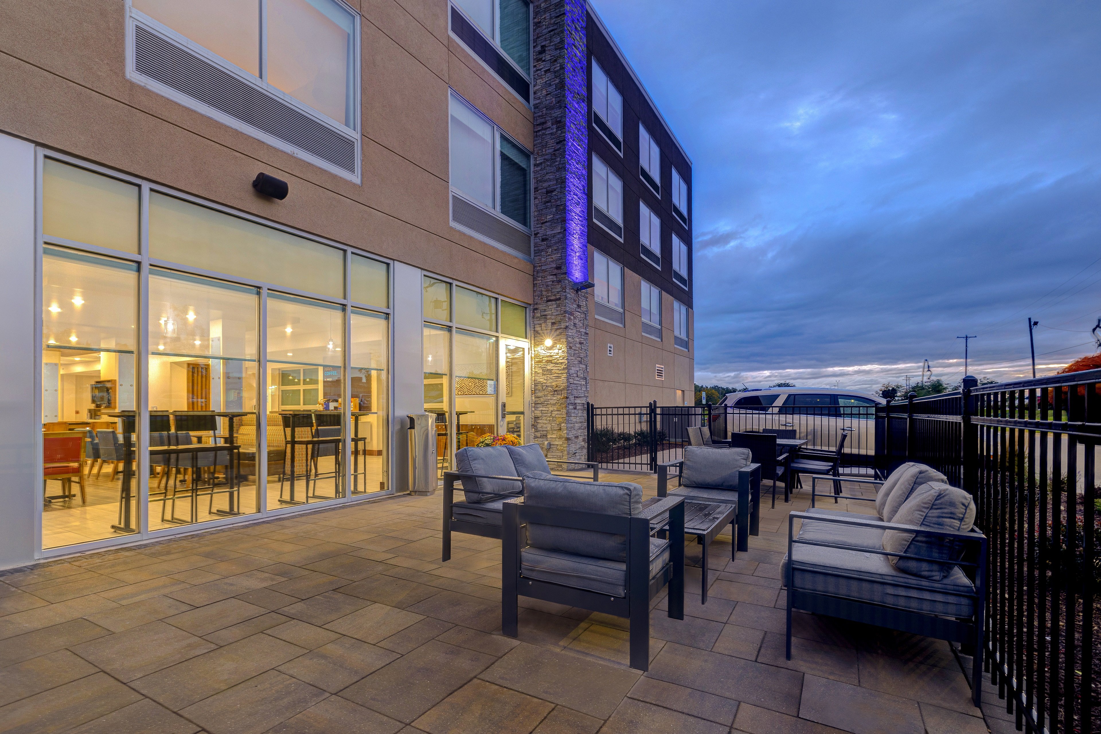 holiday inn express and suites brighton an ihg hotel