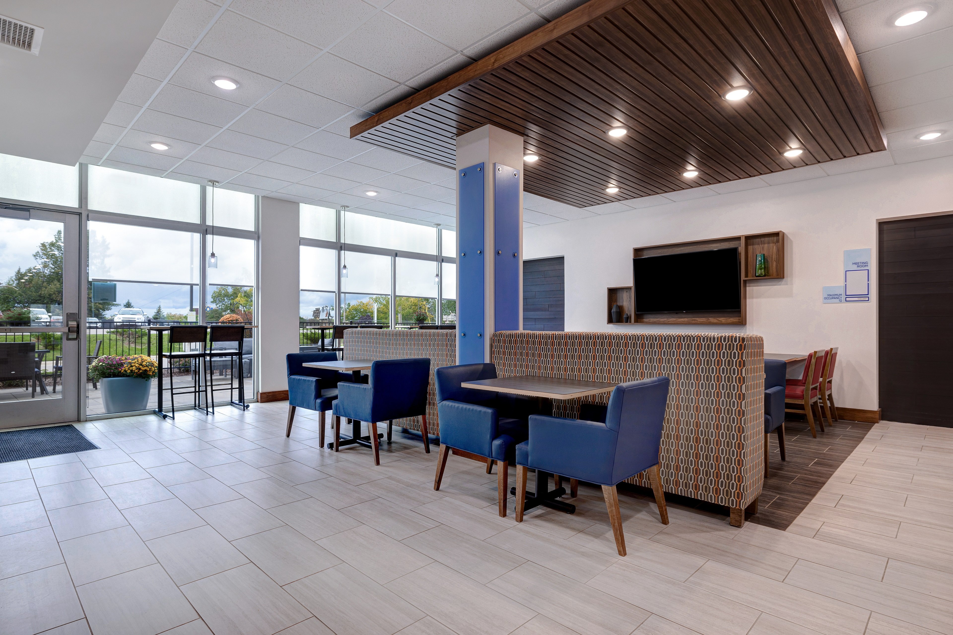 holiday inn express and suites brighton an ihg hotel