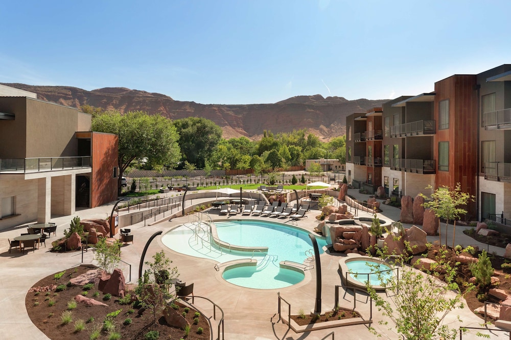 hoodoo moab curio collection by hilton