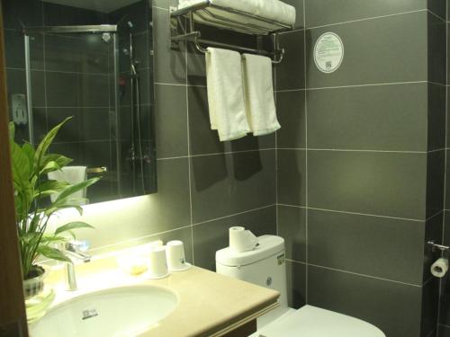 greentree inn lvliang xiaoyi city fuqian street ho