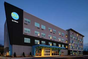 tru by hilton staunton