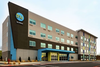 tru by hilton staunton
