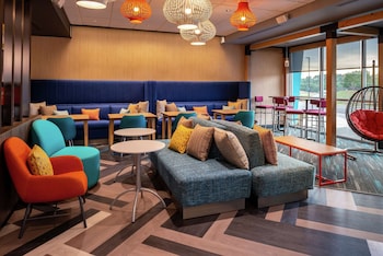 tru by hilton staunton