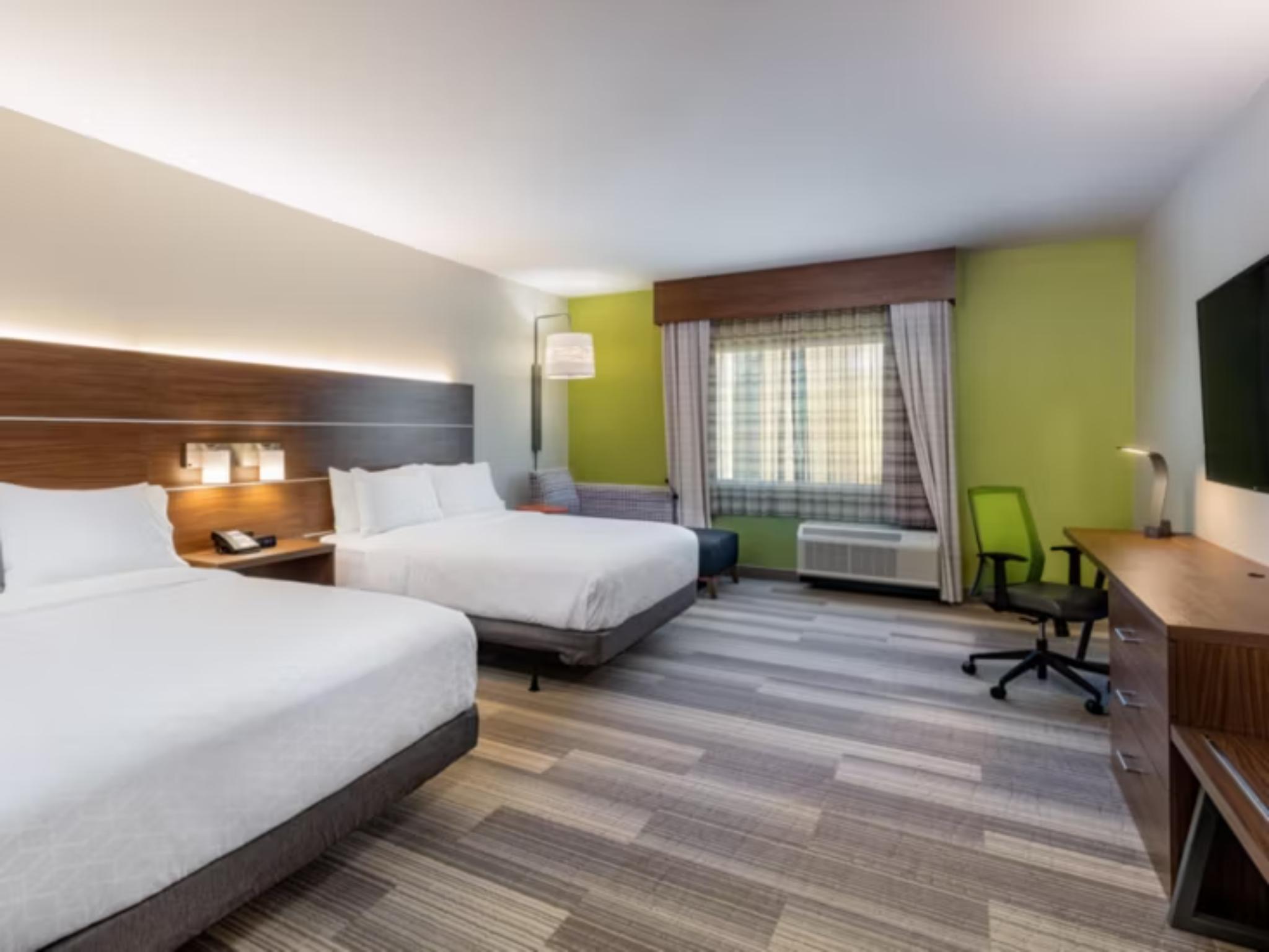 holiday inn express and suites moreno valley riversi