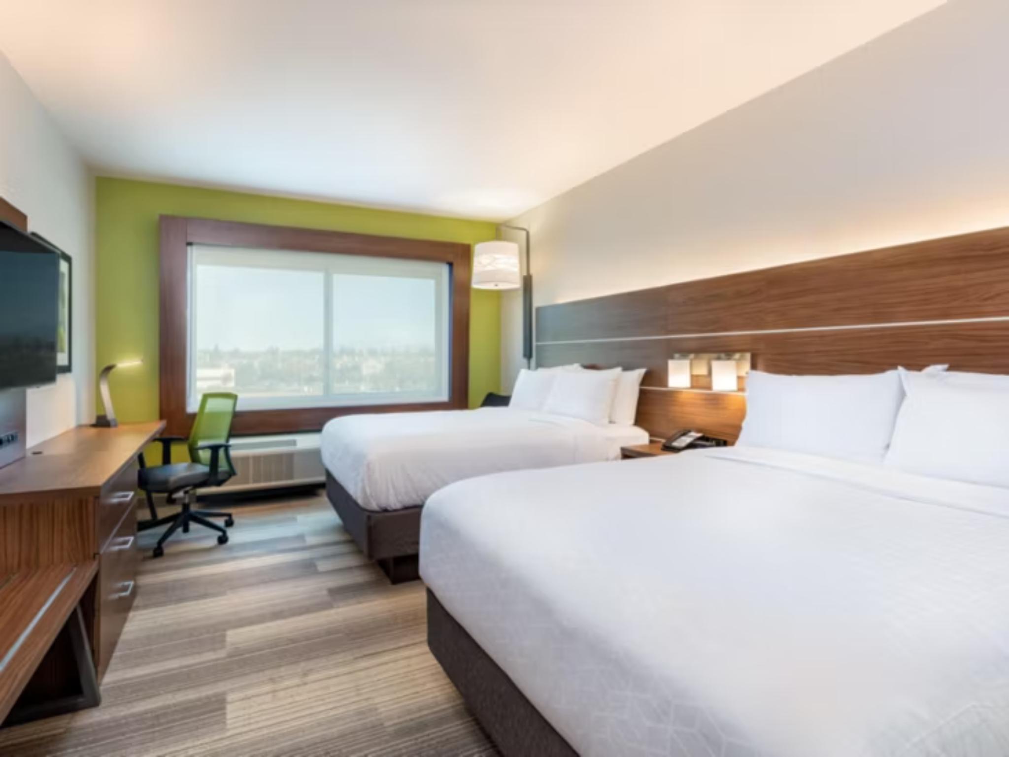 holiday inn express and suites moreno valley riversi