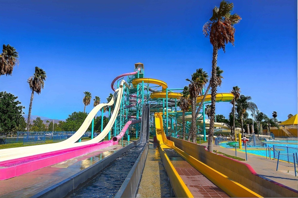 holiday inn express and suites moreno valley riversi