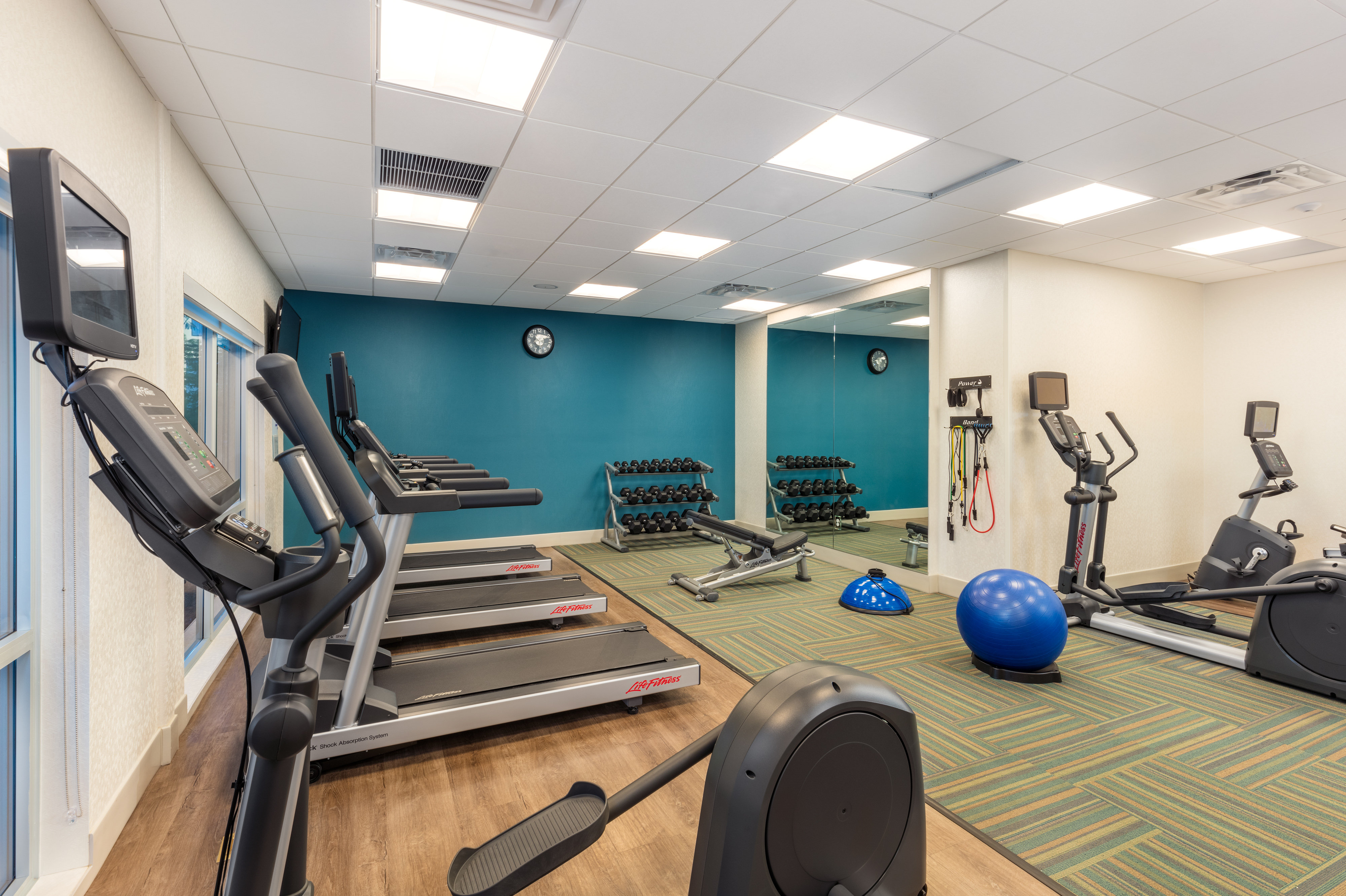 holiday inn express and suites moreno valley riversi