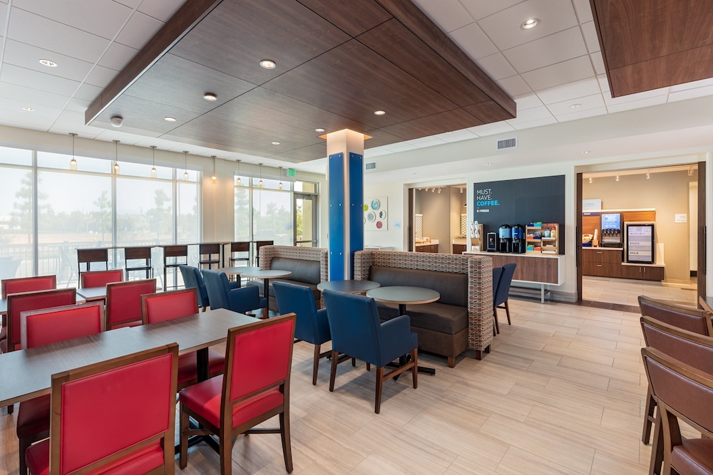 holiday inn express and suites moreno valley riversi
