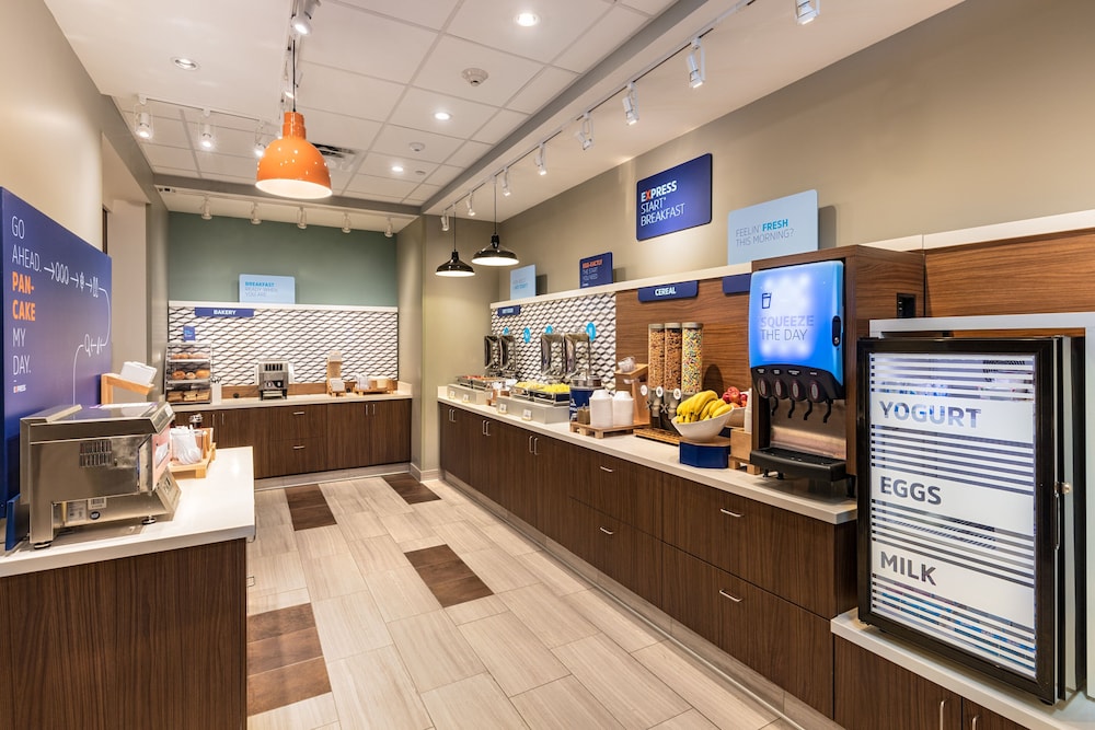 holiday inn express and suites moreno valley riversi