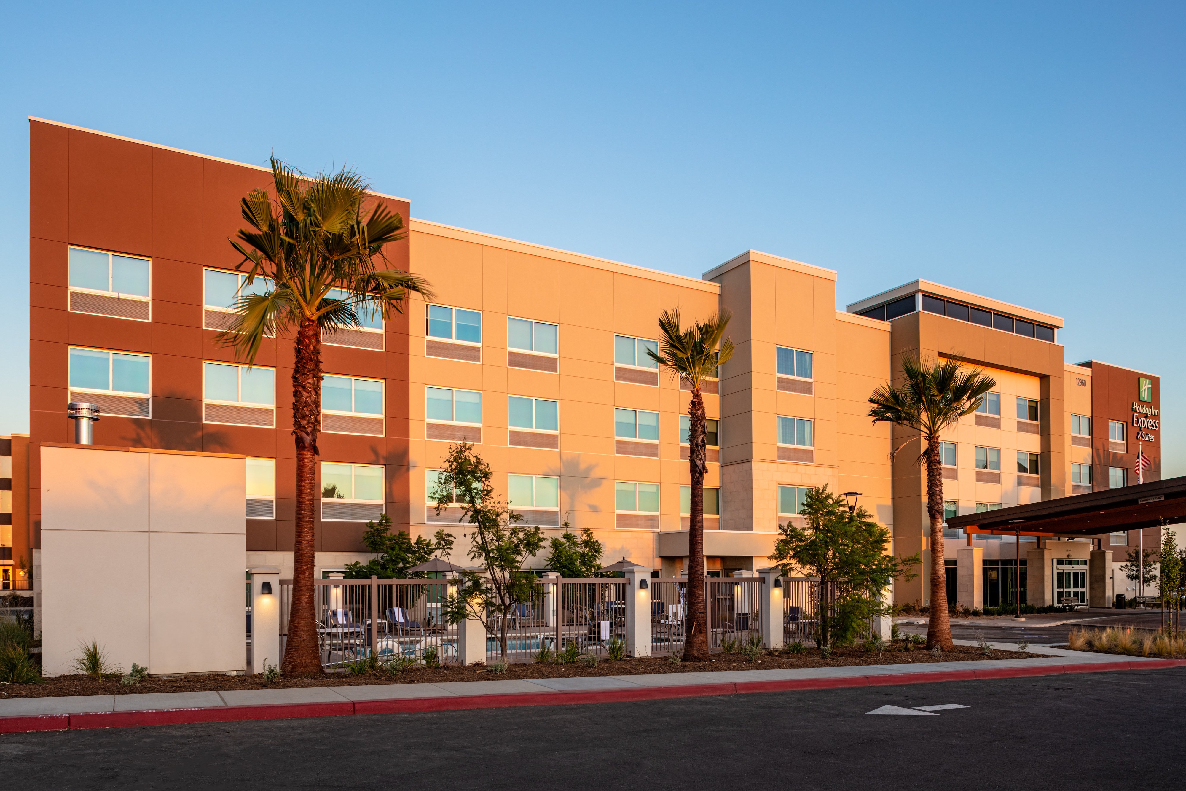holiday inn express and suites moreno valley riversi