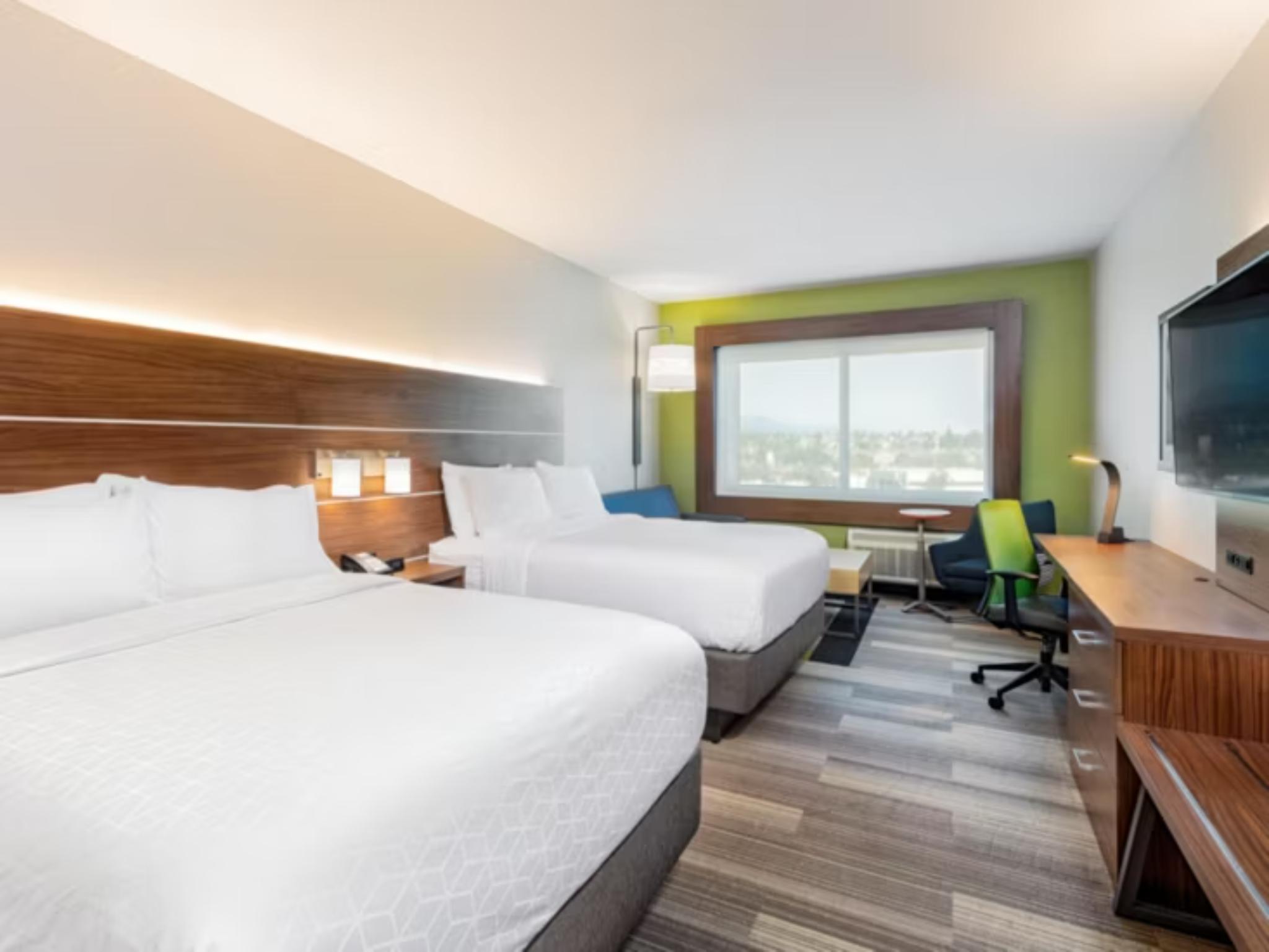 holiday inn express and suites moreno valley riversi
