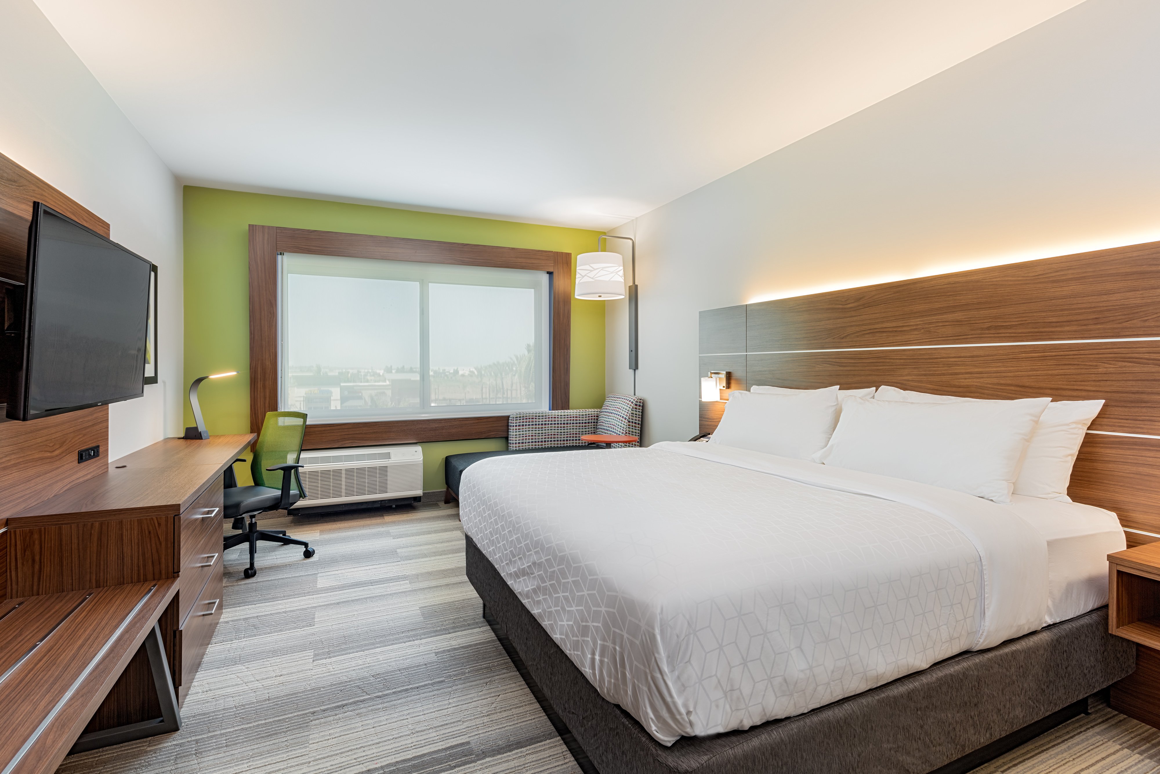 holiday inn express and suites moreno valley riversi