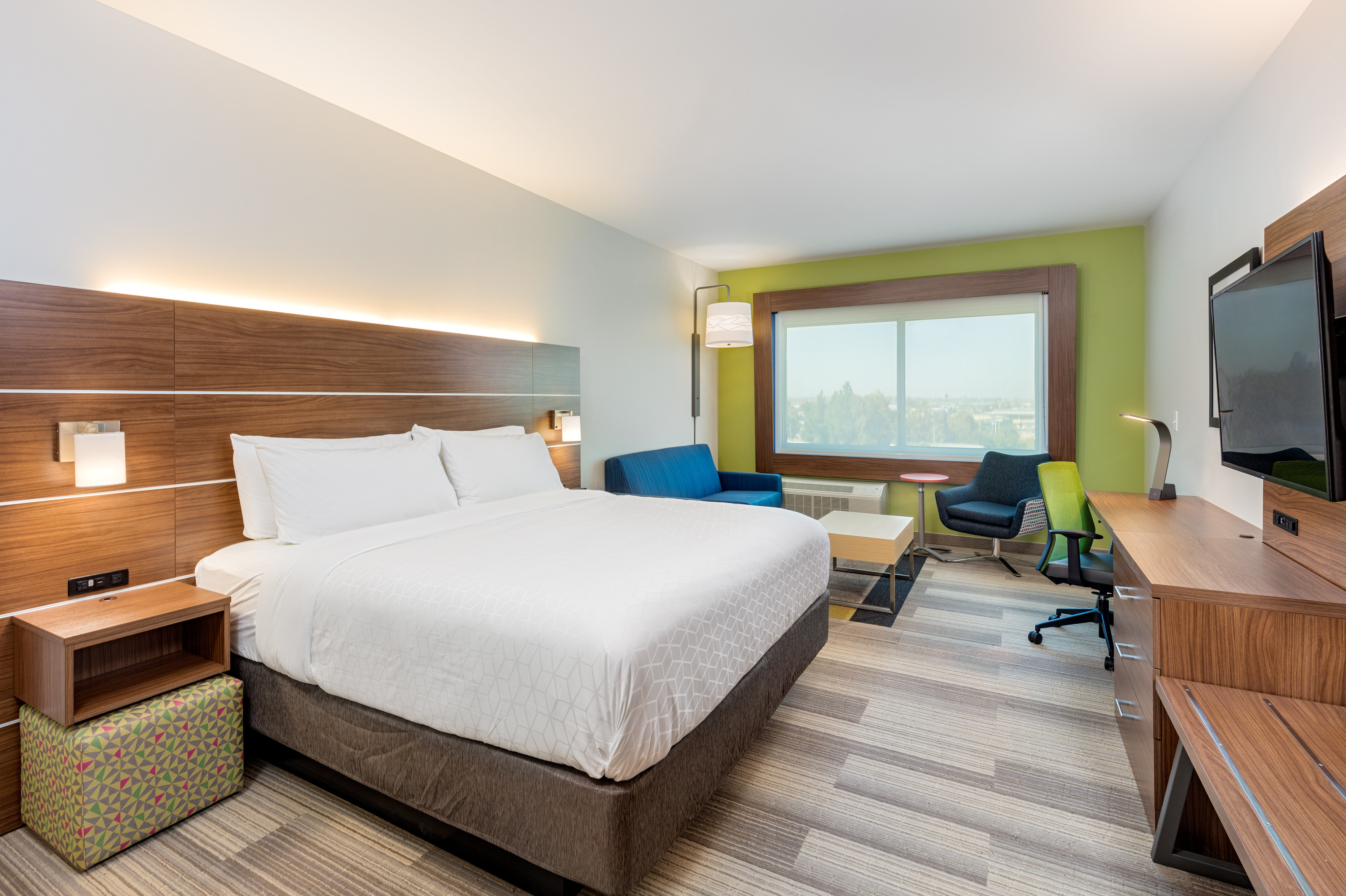 holiday inn express and suites moreno valley riversi