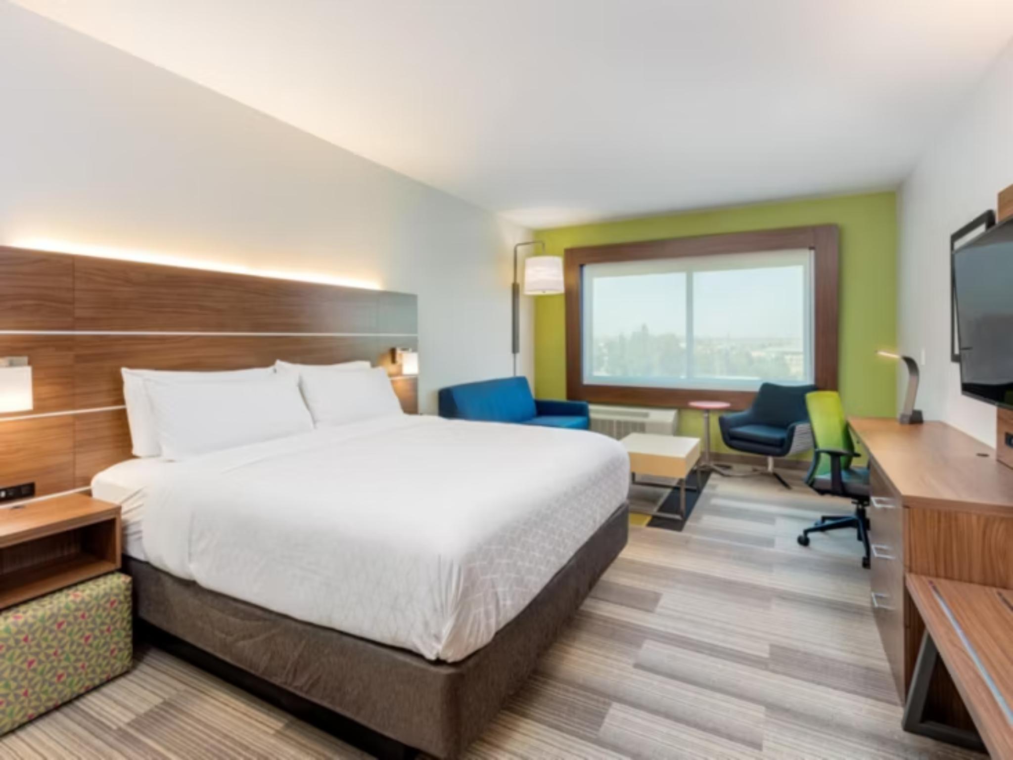holiday inn express and suites moreno valley riversi