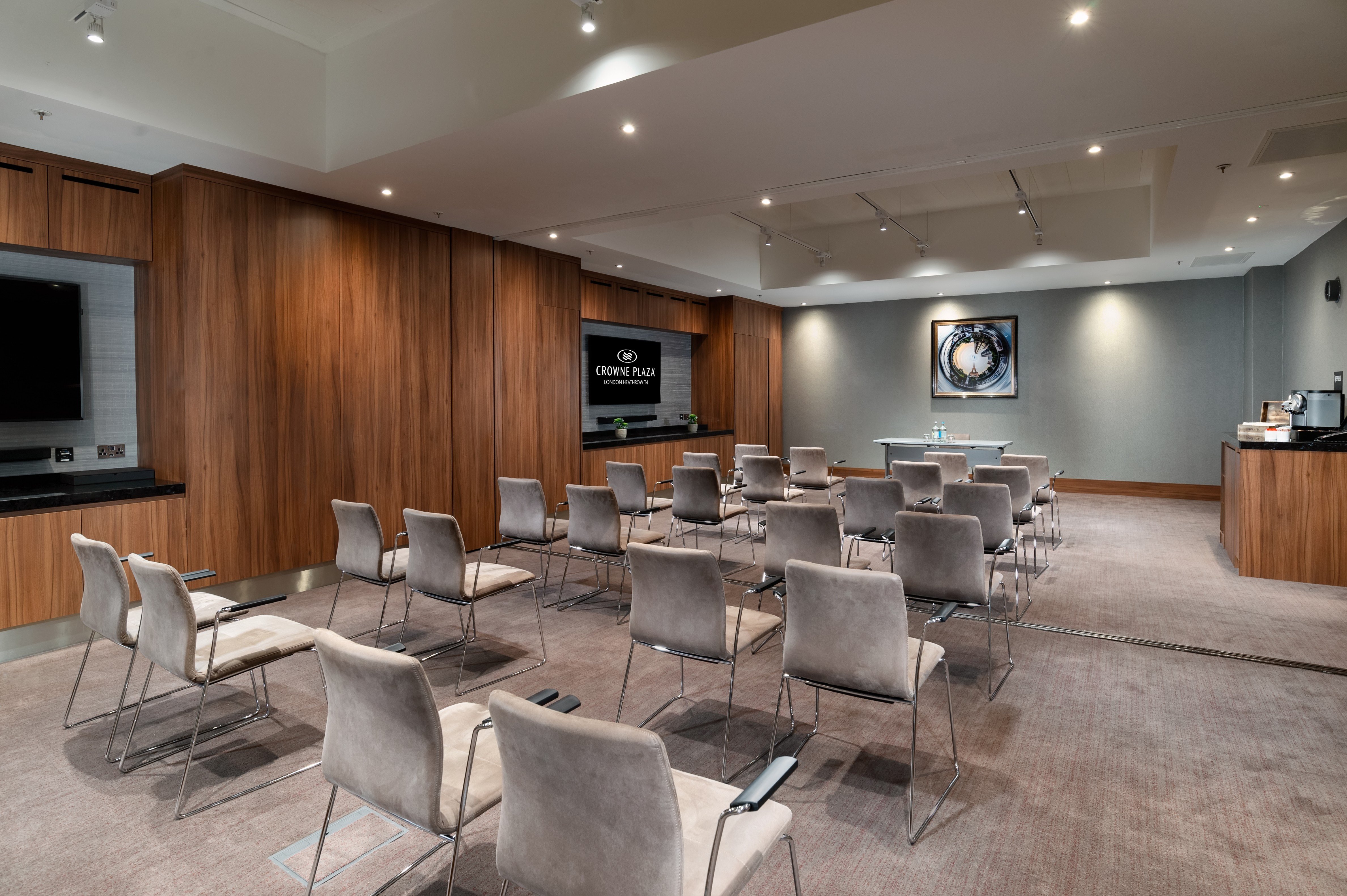 crowne plaza london heathrow t4 an ihg hotel