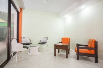 reddoorz near petra university 2