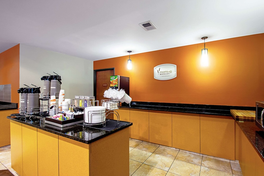 mainstay suites madison monona