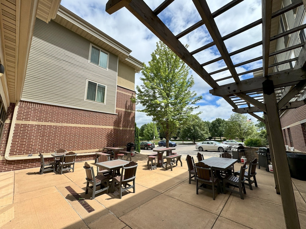 mainstay suites madison monona