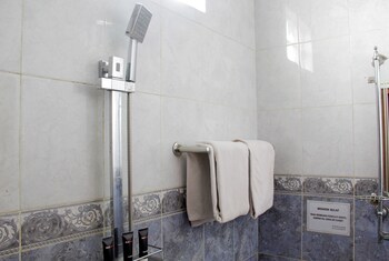 hotel lodaya by reddoorz