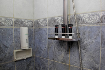 hotel lodaya by reddoorz