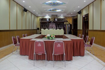 hotel lodaya by reddoorz