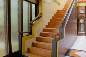 hotel lodaya by reddoorz