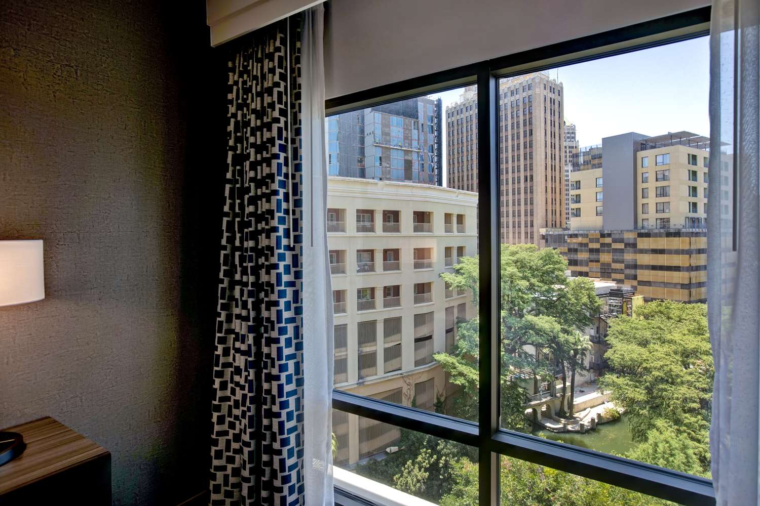 hampton inn and suites san antonio riverwalk