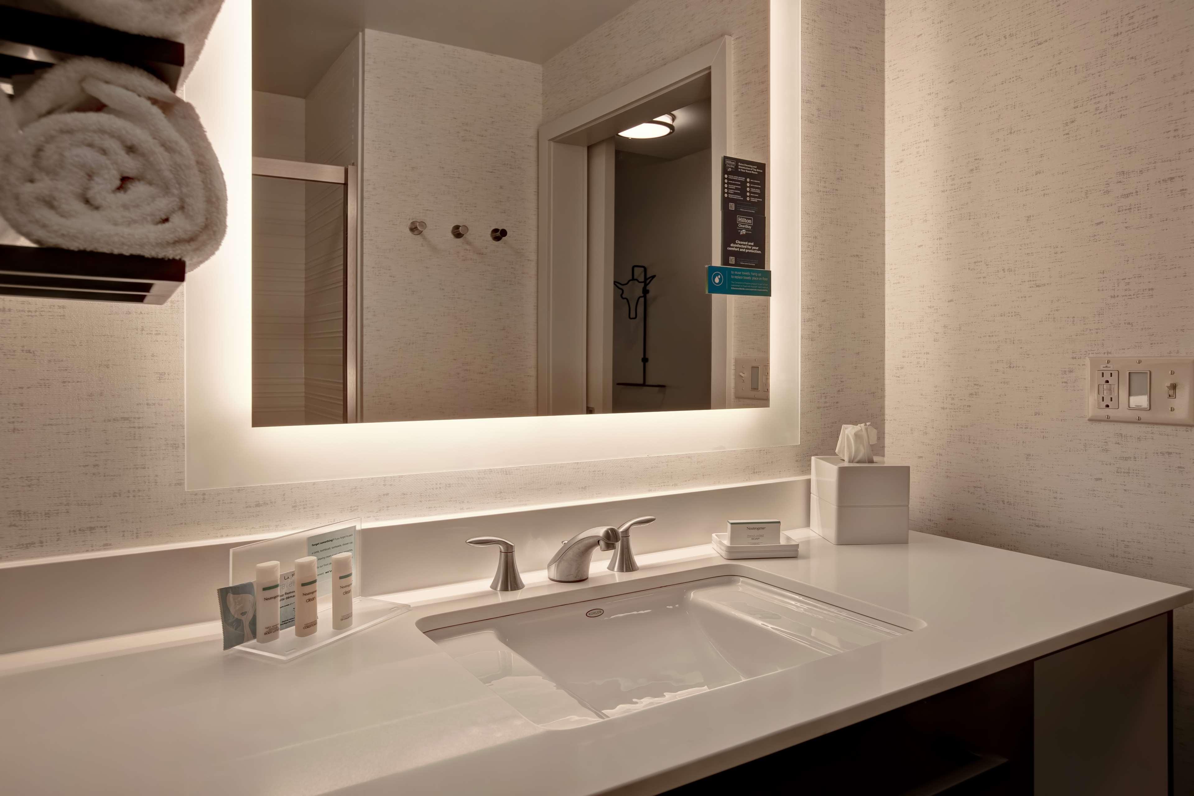 hampton inn and suites san antonio riverwalk