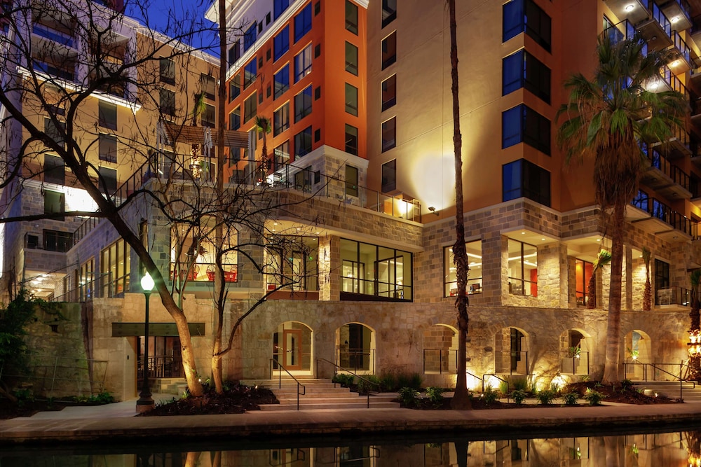 hampton inn and suites san antonio riverwalk