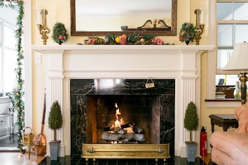 1810 emerson house bed and breakfast adults only