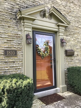 1810 emerson house bed and breakfast adults only