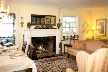 1810 emerson house bed and breakfast adults only