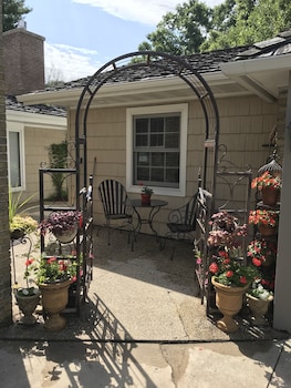 1810 emerson house bed and breakfast adults only
