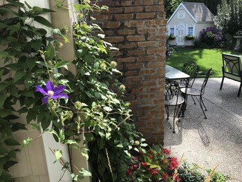 1810 emerson house bed and breakfast adults only