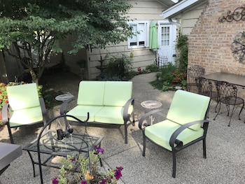 1810 emerson house bed and breakfast adults only