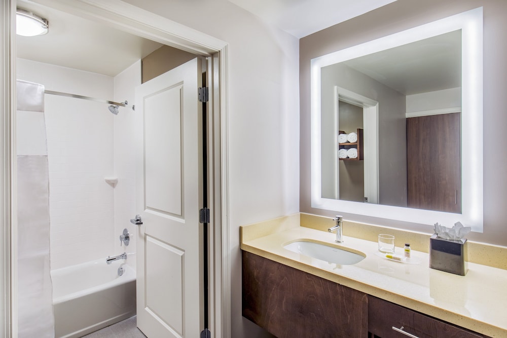 staybridge suites charlottesville airport an ihg hotel