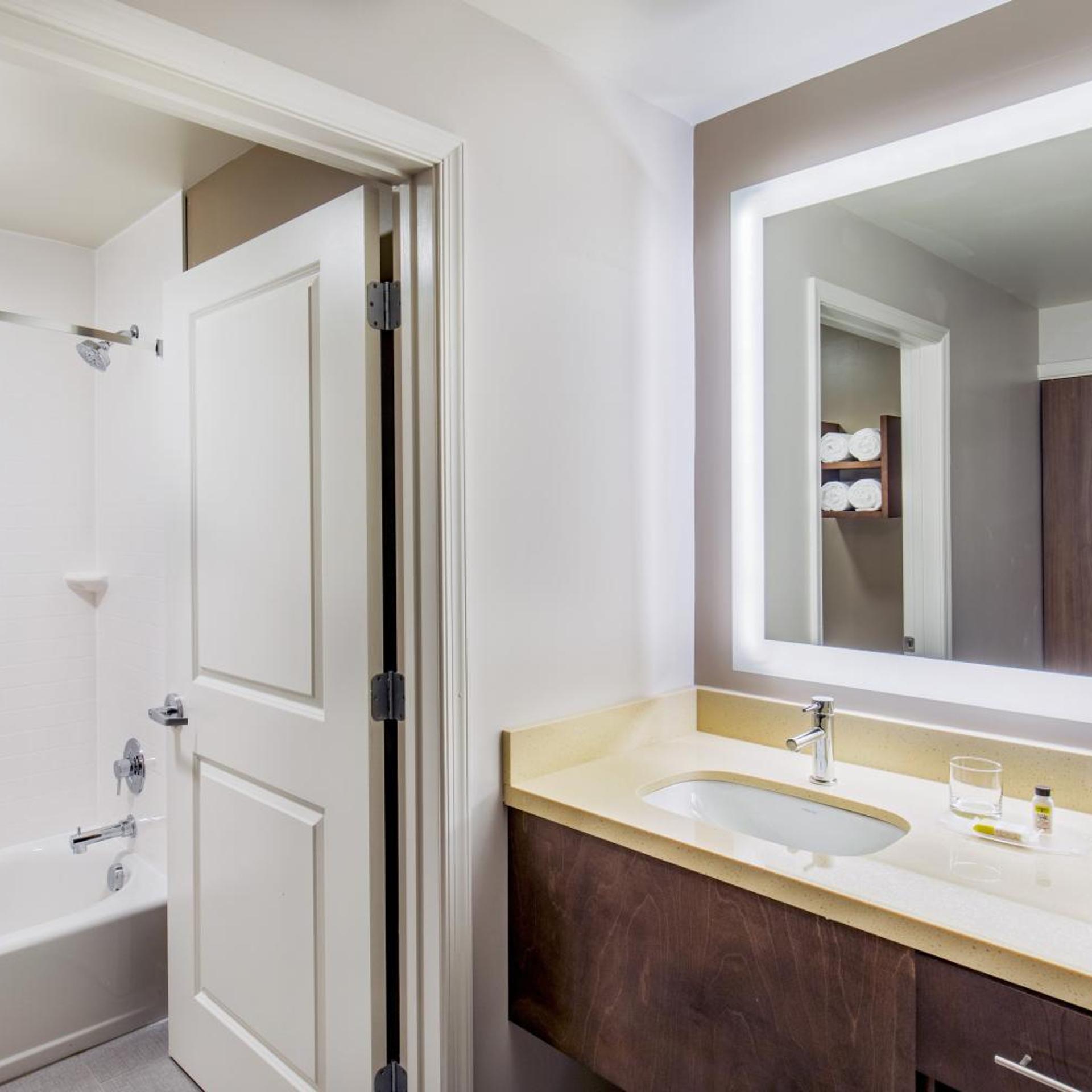 staybridge suites charlottesville airport an ihg hotel