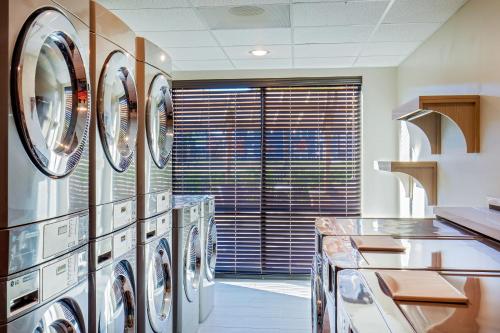 staybridge suites charlottesville airport an ihg hotel