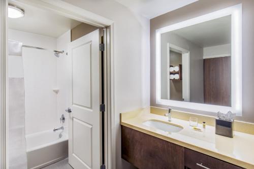 staybridge suites charlottesville airport an ihg hotel