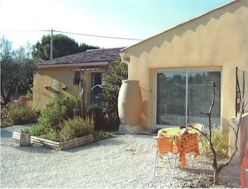 B&B Chez Rose-Marie,Near Archaeological Museum Théo Desplans,1 star