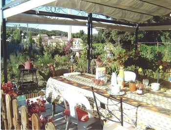 B&B Chez Rose-Marie,Near Archaeological Museum Théo Desplans,1 star