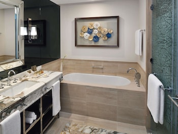 grand plaza movenpick media city