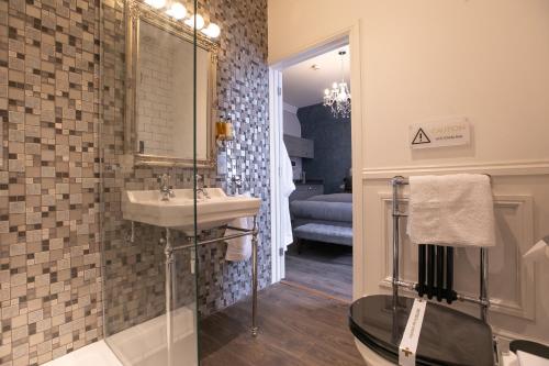 number 82 the unthank