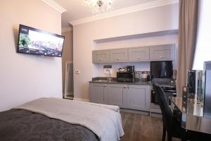 number 82 the unthank