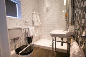 number 82 the unthank