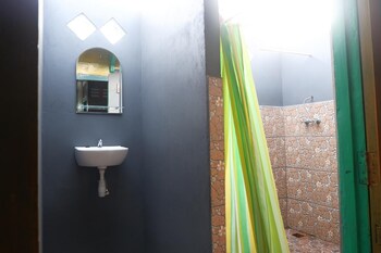 rock and wreck dive resort